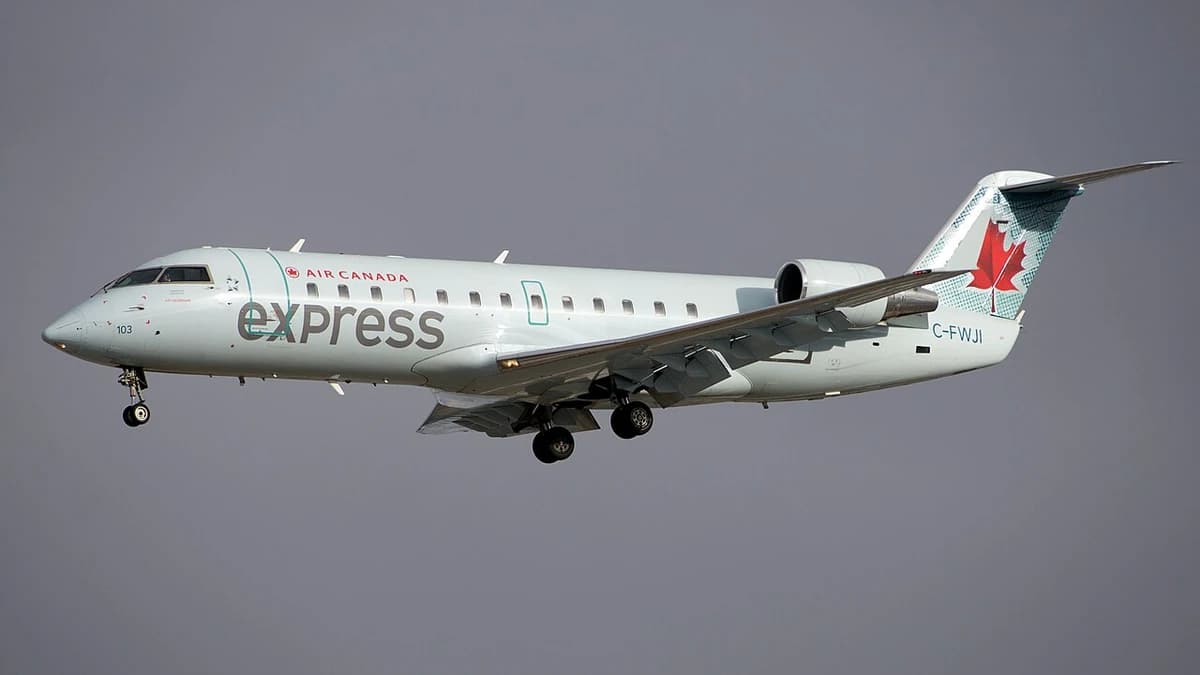 CRJ100