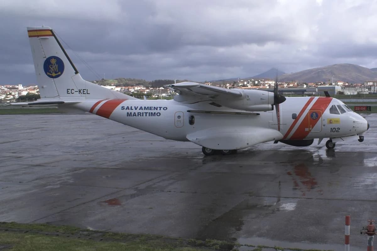 CN-235