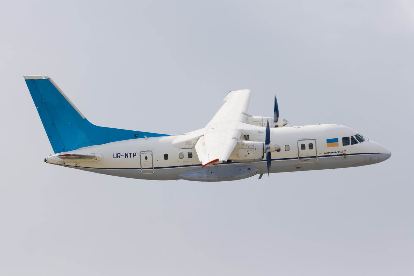 An-140
