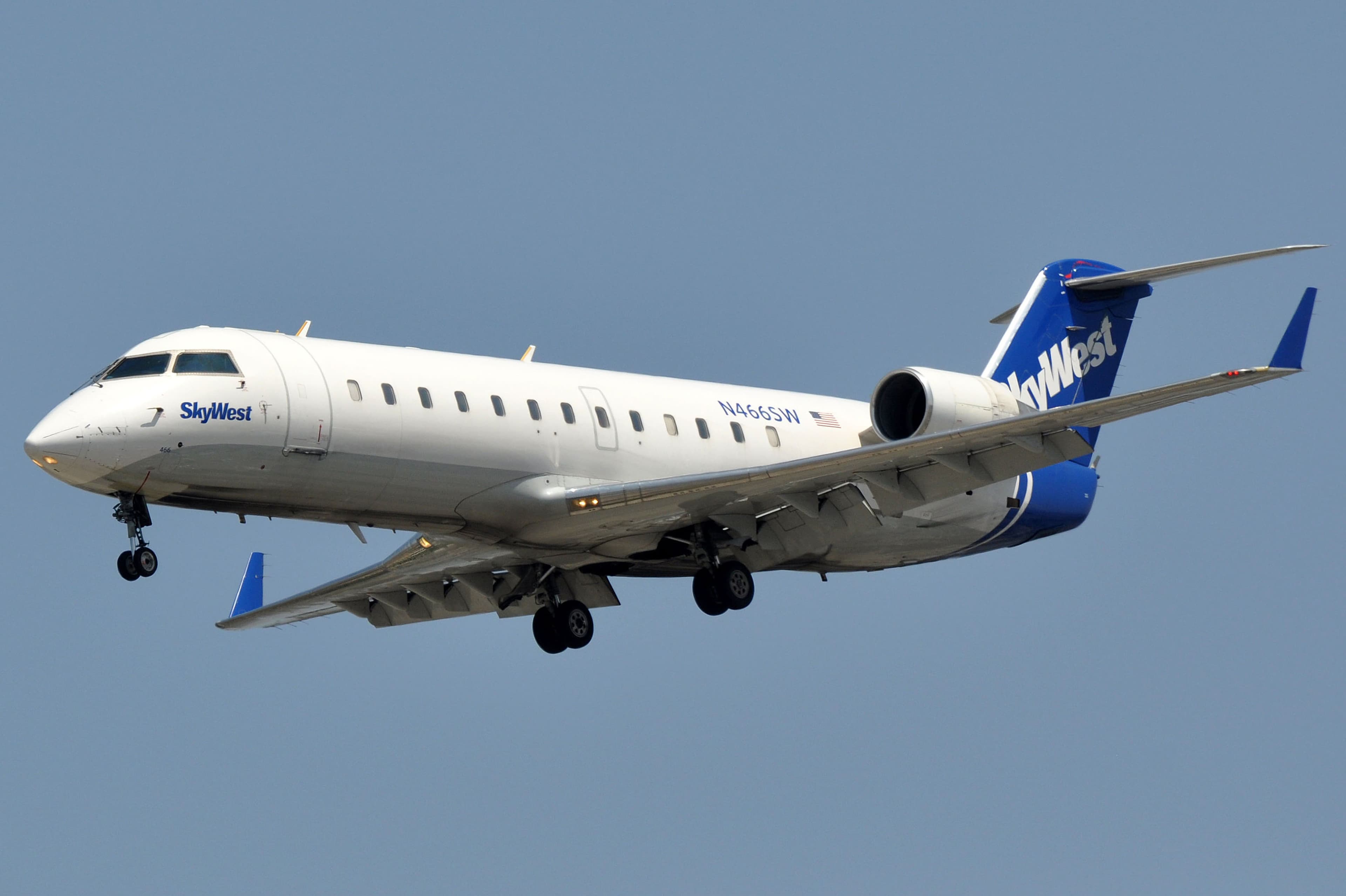 CRJ100