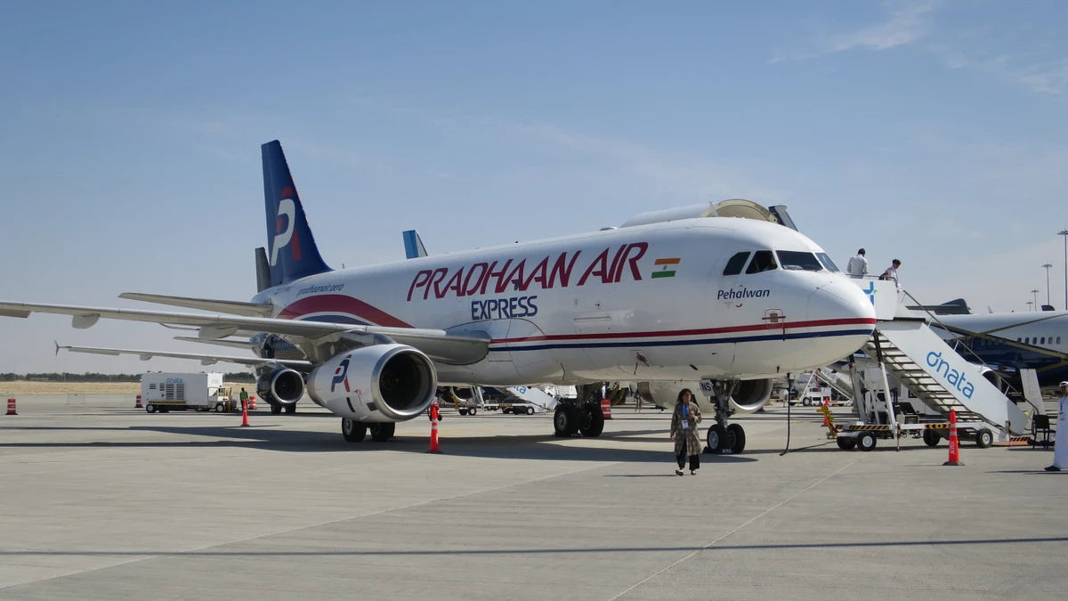 Foto schema e livrea ufficiale del modello di aereo Airbus A320P2F