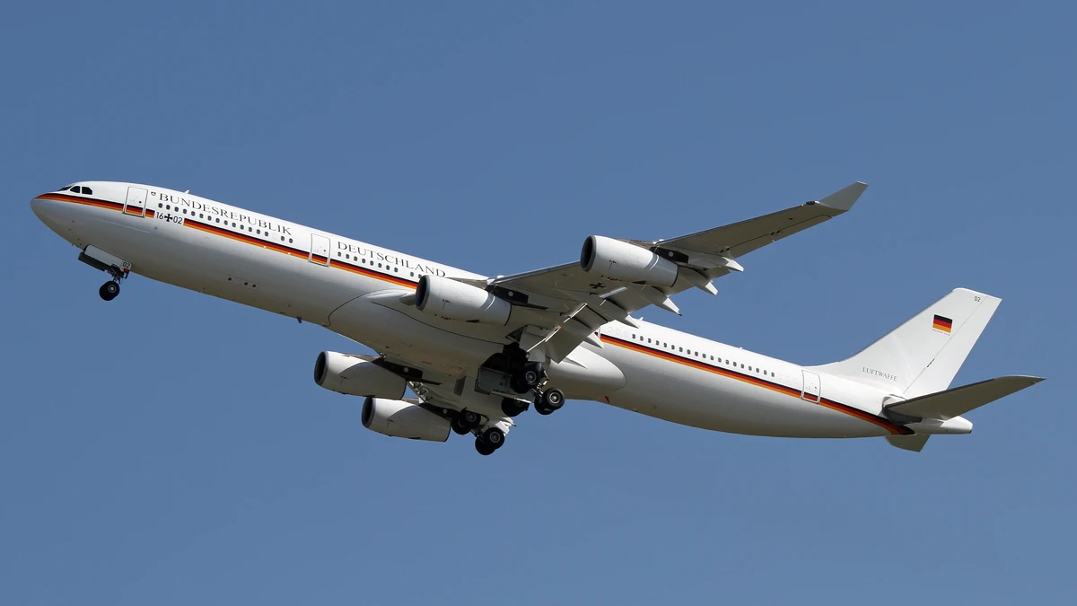 Foto schema e livrea ufficiale del modello di aereo Airbus ACJ340