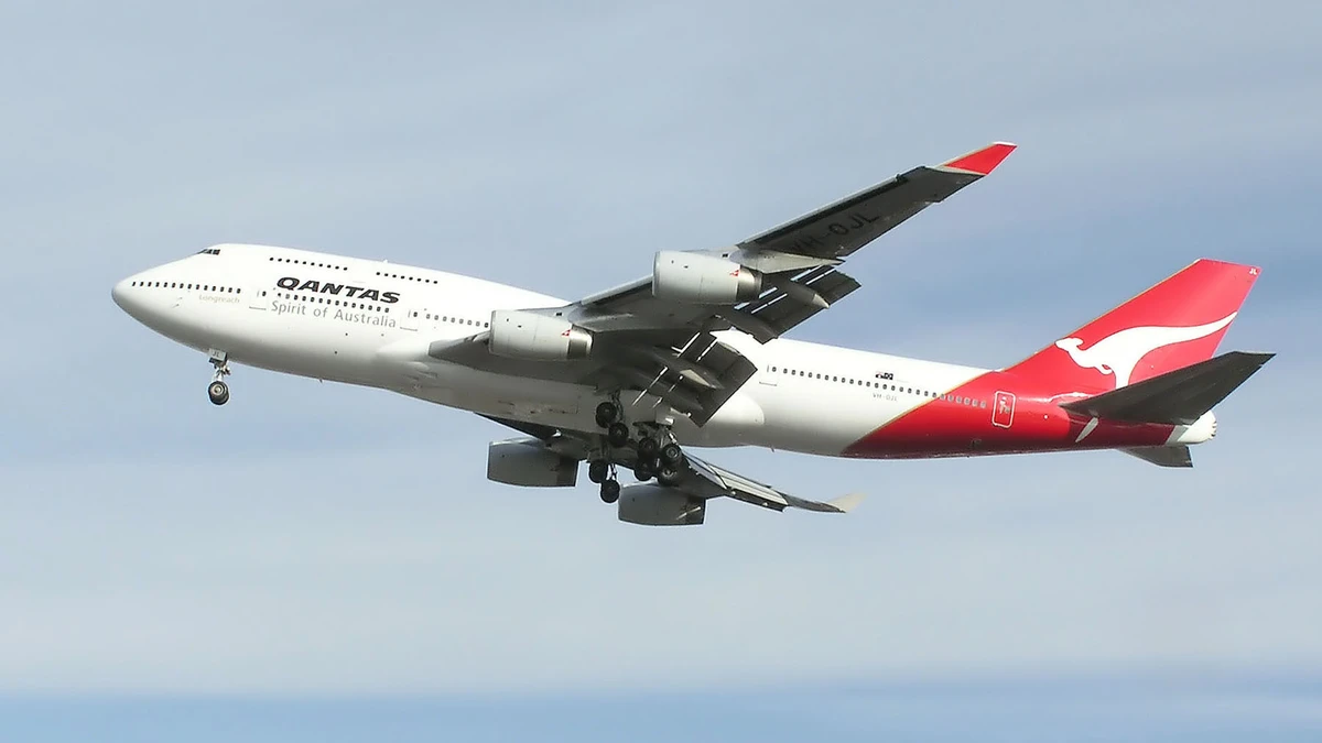 Foto schema e livrea ufficiale del modello di aereo Boeing 747-400ER