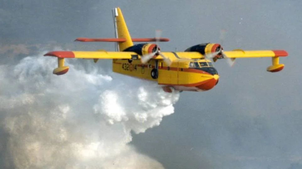 Foto schema e livrea ufficiale del modello di aereo Canadair CL-215