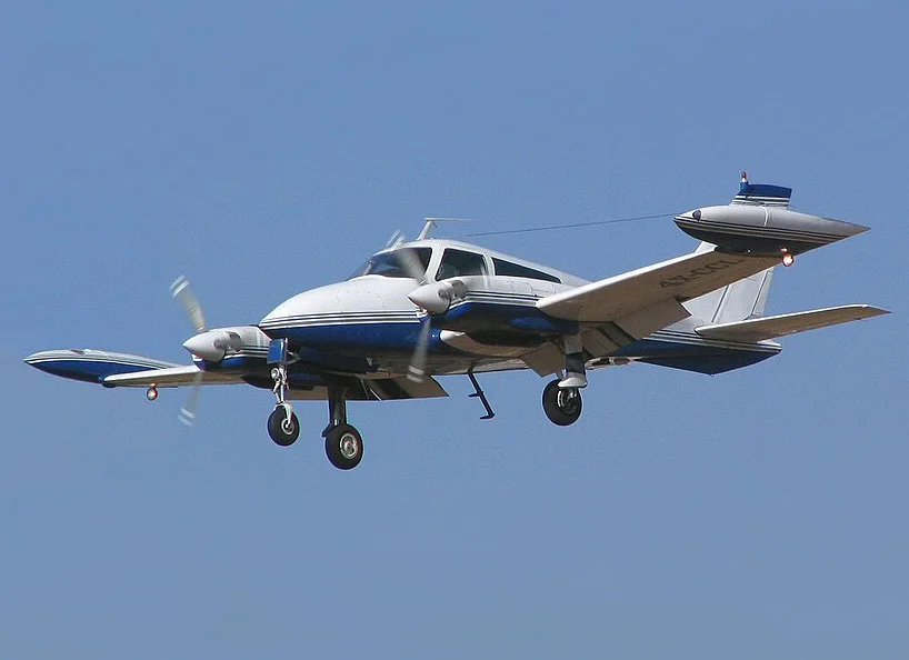 Foto schema e livrea ufficiale del modello di aereo Cessna 310