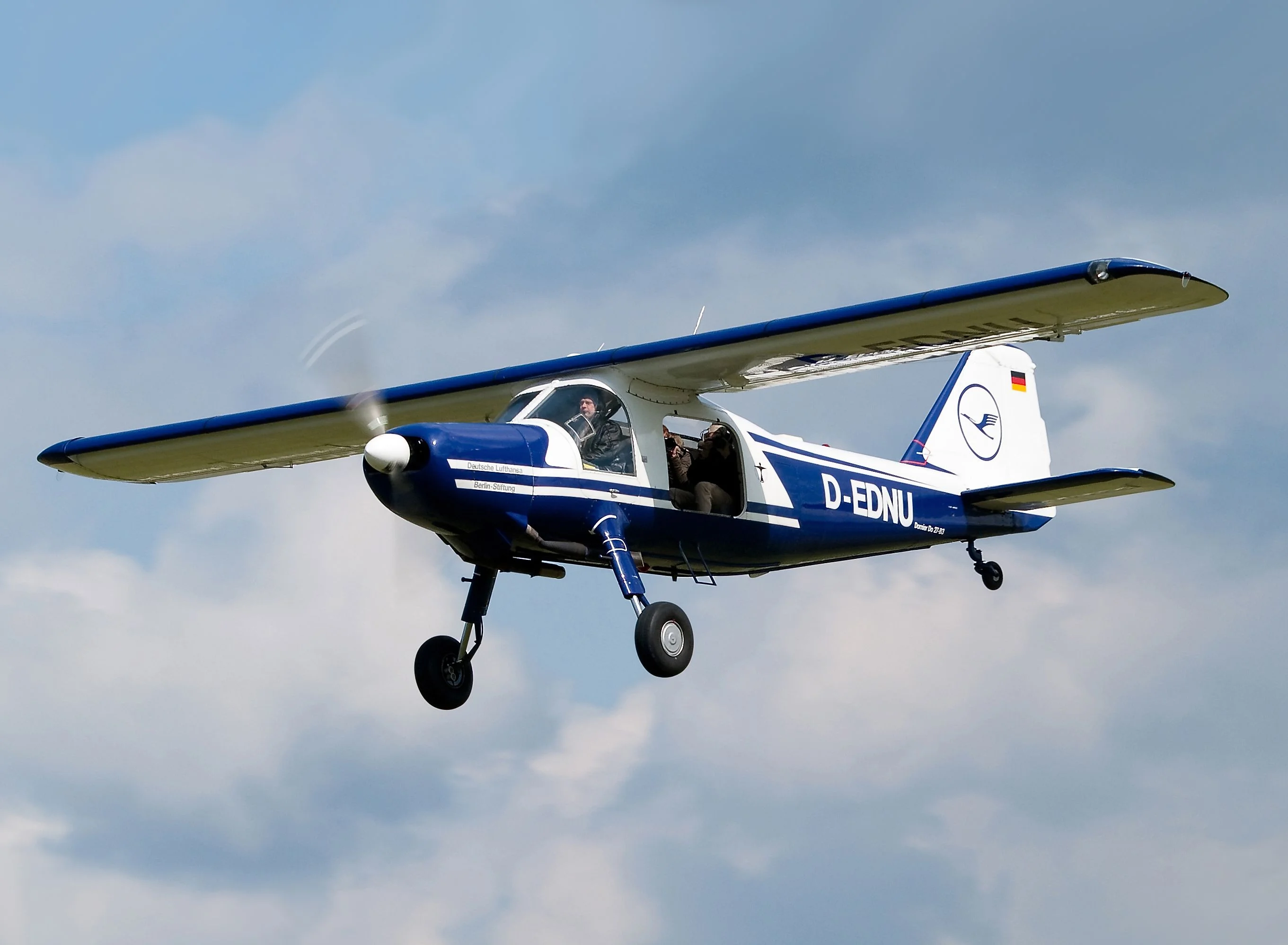 Foto schema e livrea ufficiale del modello di aereo Dornier Do 27