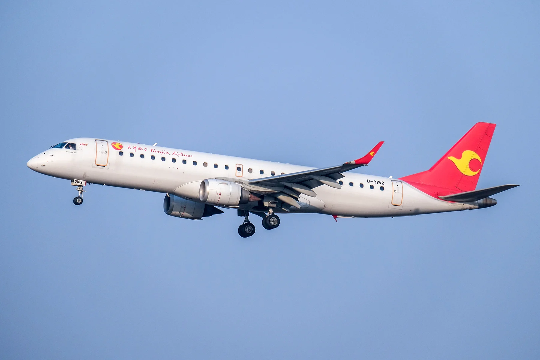 Foto schema e livrea ufficiale del modello di aereo Embraer E190