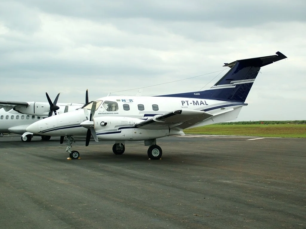 Foto schema e livrea ufficiale del modello di aereo Embraer EMB 121 Xingu
