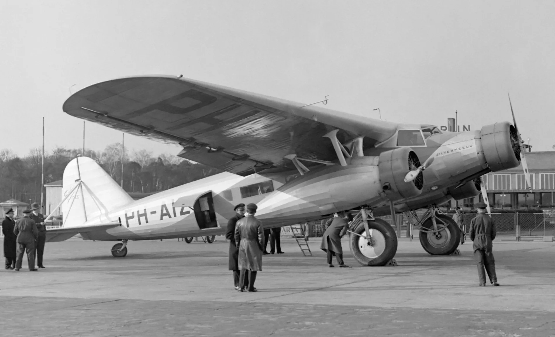 Foto schema e livrea ufficiale del modello di aereo Fokker F.XX